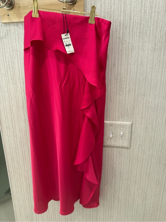 Express Dresses & Skirts - Express Bright Fuchsia Ruffle Detail skirt
